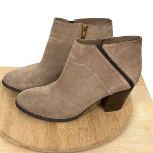 Franco Sarto Domino Suede Block Heel Tan Ankle Boots – Women’s Size 11M